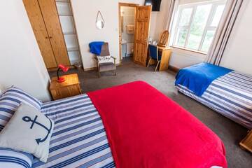 Фото номера Трехместный номер Отели типа «постель и завтрак» Seawinds Bed and Breakfast г. Киллибегс 11