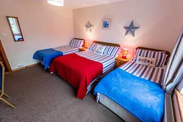 Фото номера Четырехместный номер Отели типа «постель и завтрак» Seawinds Bed and Breakfast г. Киллибегс 3